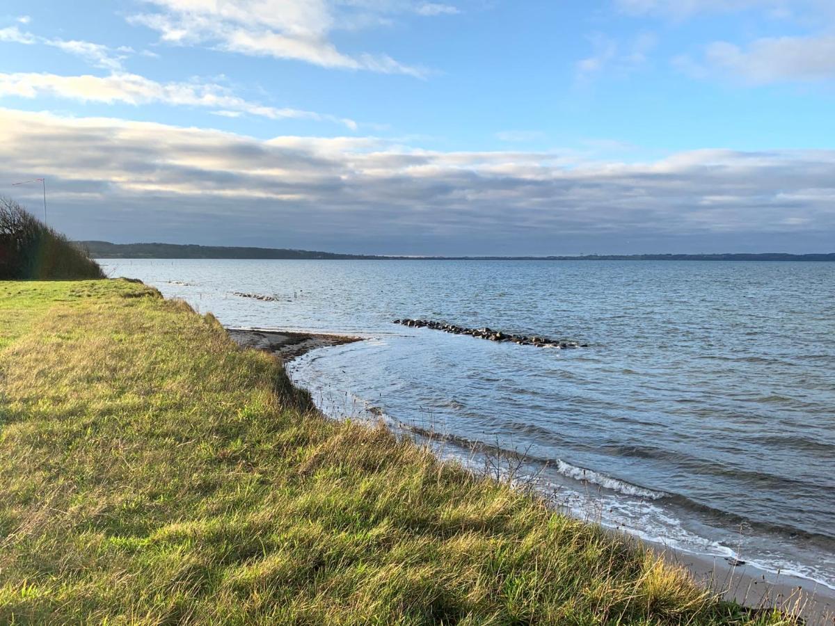 Dejlig sommerhus 150m fra privat strand Brenderup Eksteriør billede